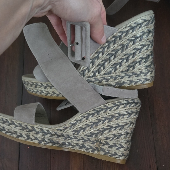 Tan Espadrilles with Classic Style - Picture 7 of 7